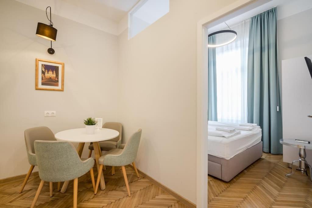 Klauzal City Garden Apartments - 2-Bedroom K34 Budapest Ngoại thất bức ảnh